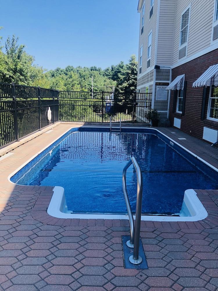 Comfort Inn & Suites Sturbridge-Brimfield Экстерьер фото