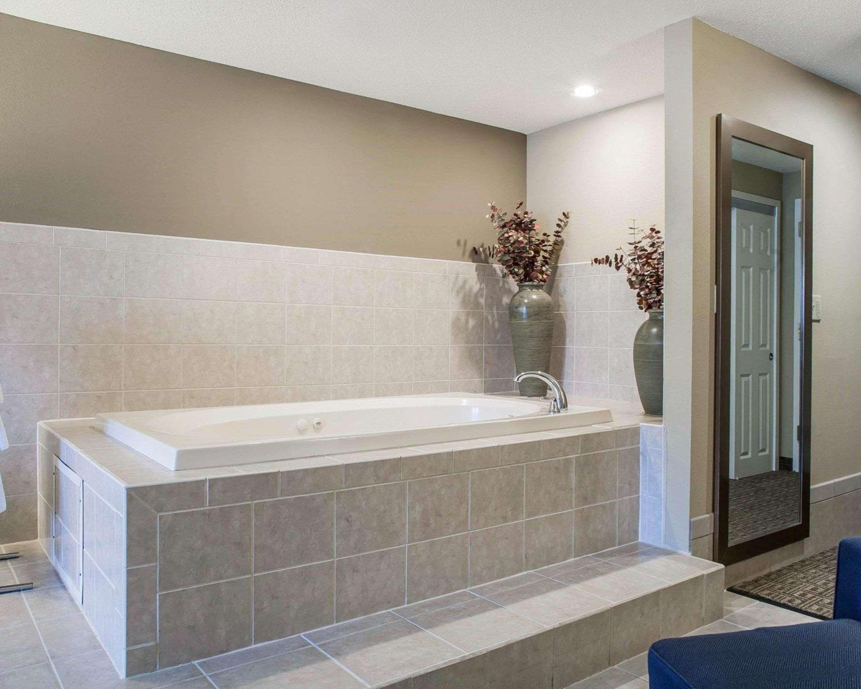 Comfort Inn & Suites Sturbridge-Brimfield Экстерьер фото