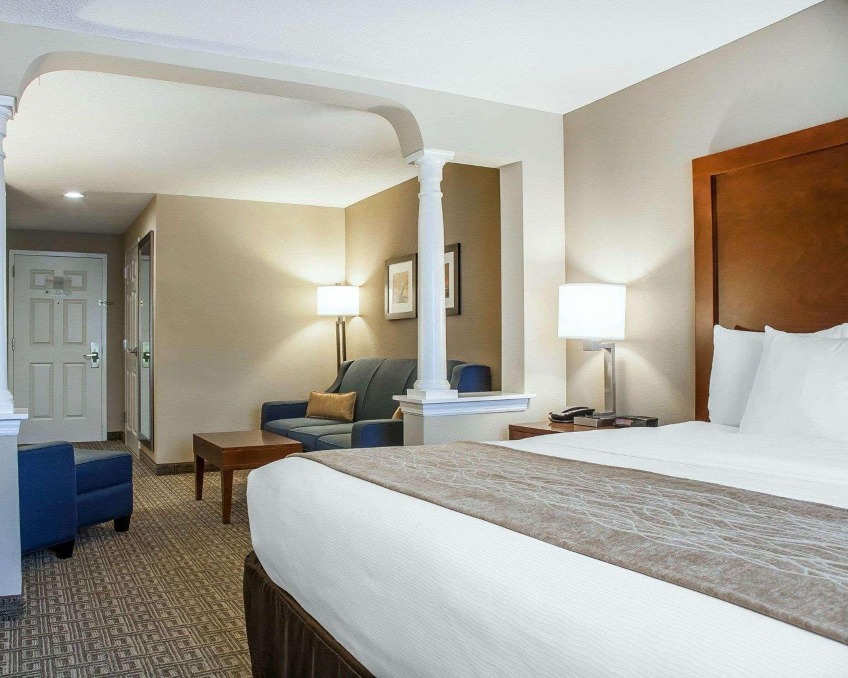 Comfort Inn & Suites Sturbridge-Brimfield Экстерьер фото