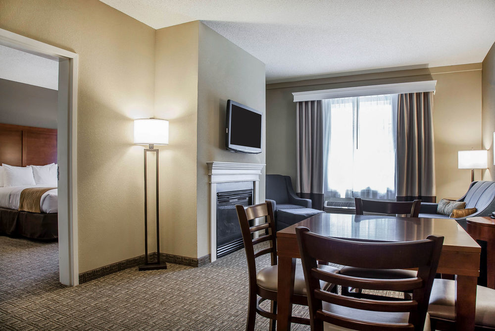Comfort Inn & Suites Sturbridge-Brimfield Экстерьер фото